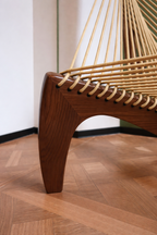 Harfenstuhl aus Massivholz – Hochwertiger Sessel im skandinavischen Design, dunkles Walnussholz, Lounge &amp; Wohnzimmer