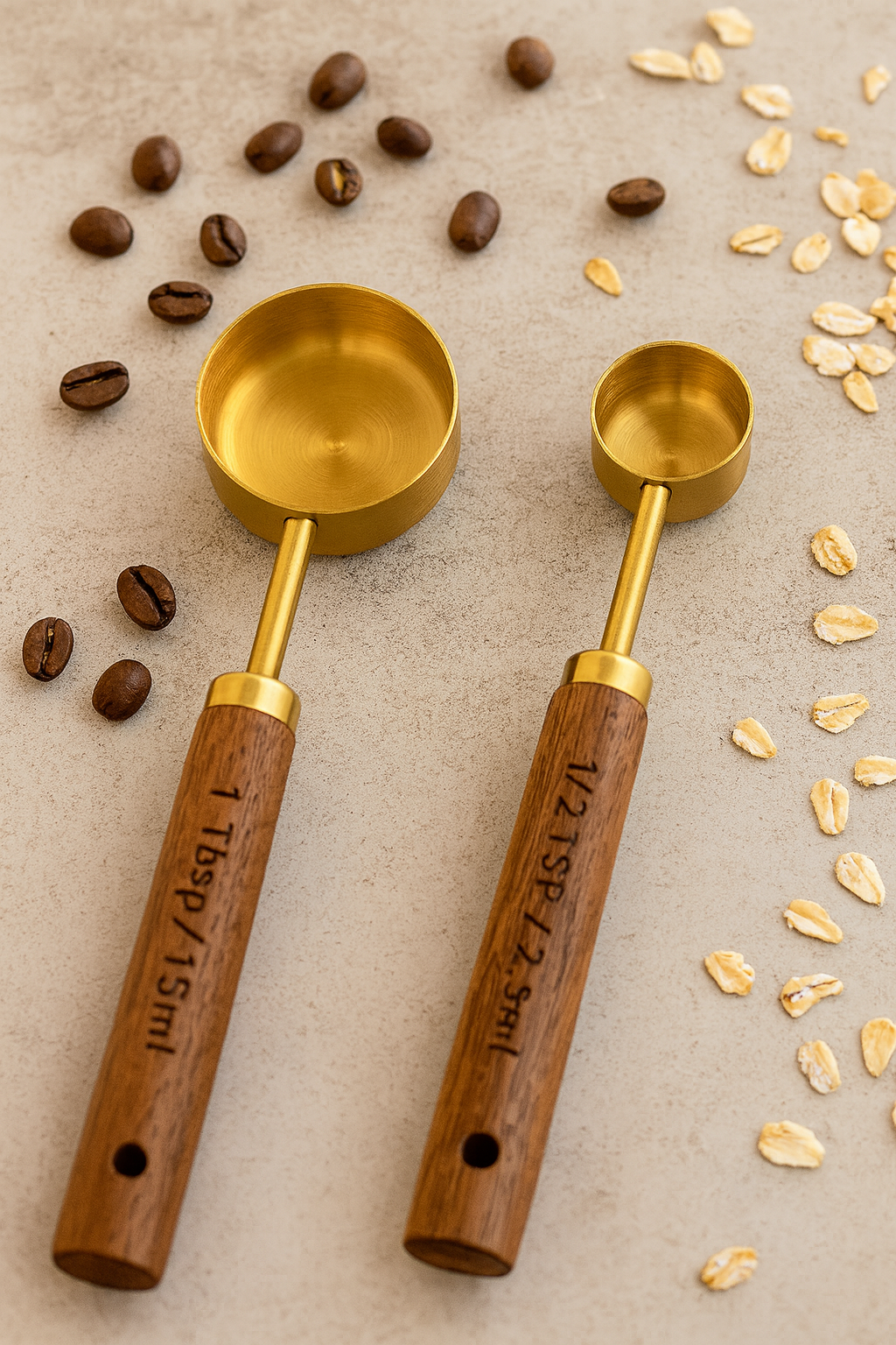 Ensemble de 8 cuillères et tasses à mesurer – Acier inoxydable doré/argenté avec manche en bois