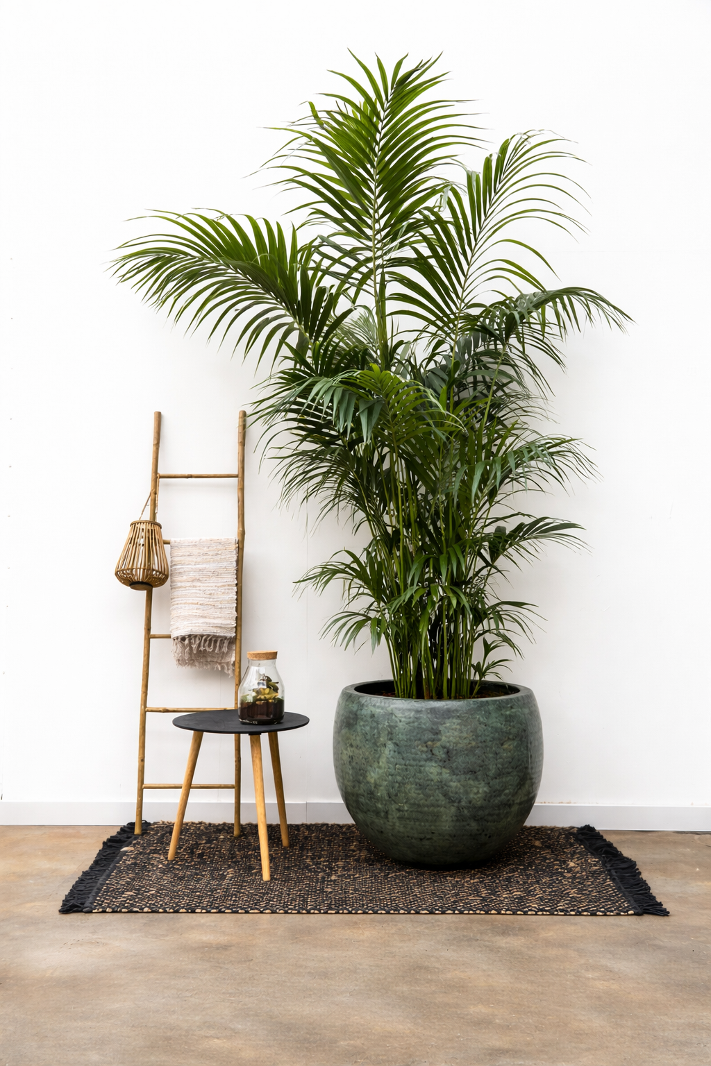 Pot Fabien Mystic Green – Cache-pot rond en métal vert fait main mat texturé Ø57xH54