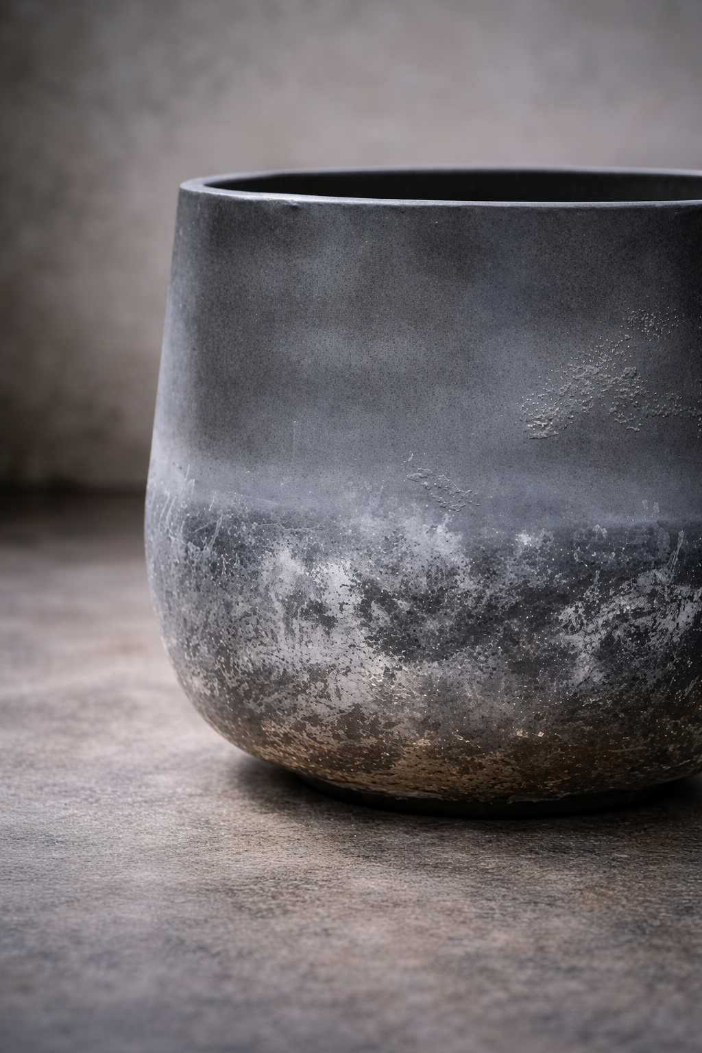 Cache-pot en métal Elisa Mystic Earth – Finition minérale patinée – Ø29, Ø39 & Ø44 cm