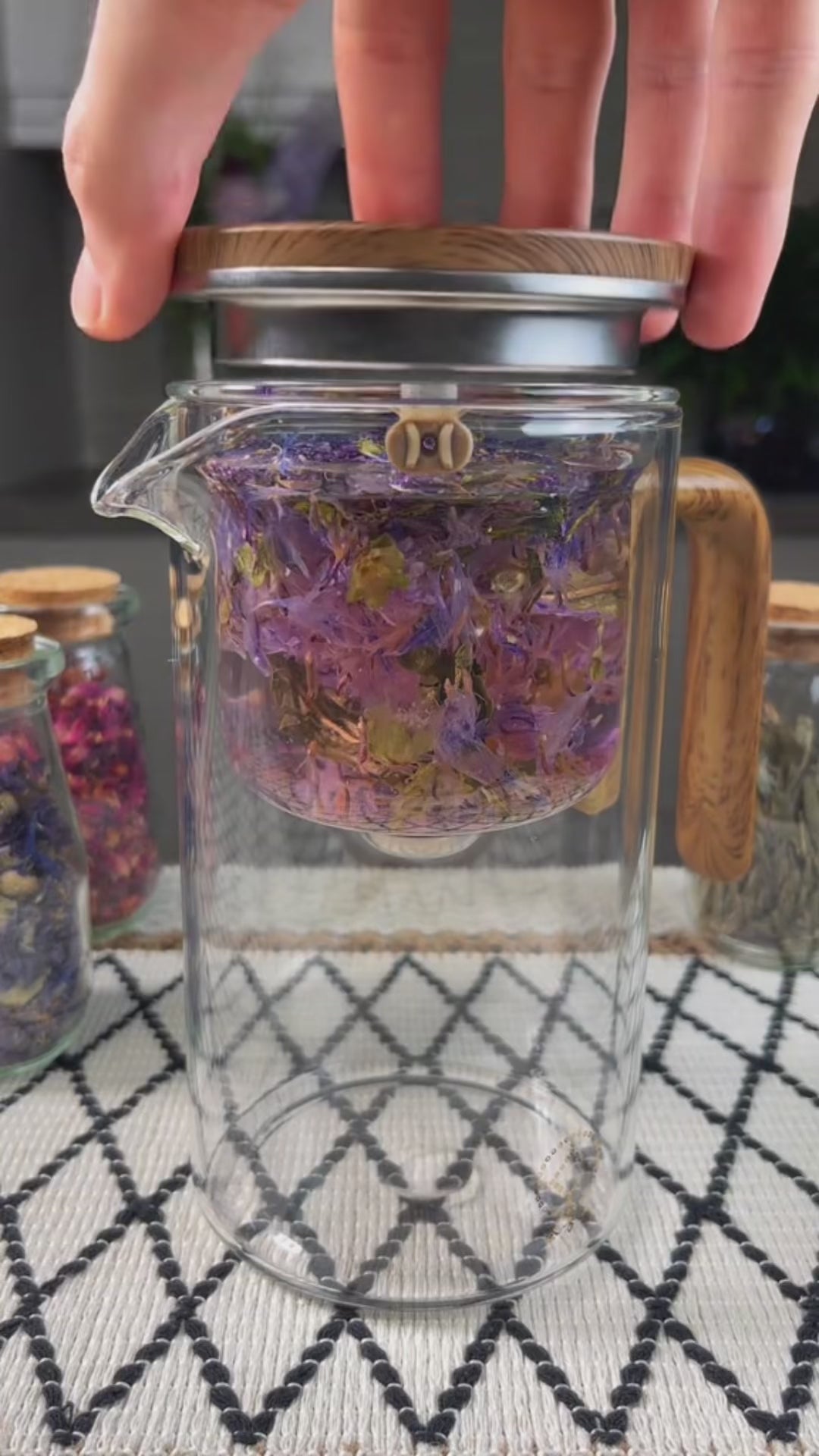 Théière en Verre Borosilicaté 600 ml – Poignée Bois, Filtration à un Clic – Variante Théière Seule ou Coffret avec 6 Tasses