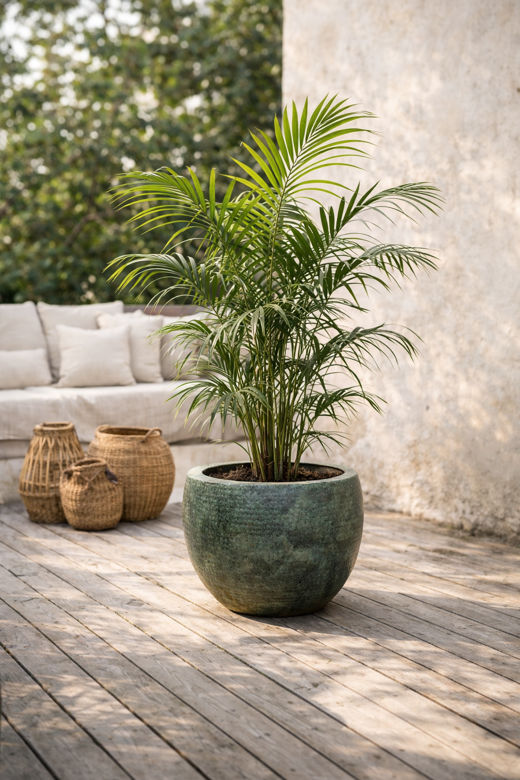 Pot Fabien Mystic Green – Cache-pot rond en métal vert fait main mat texturé Ø57xH54