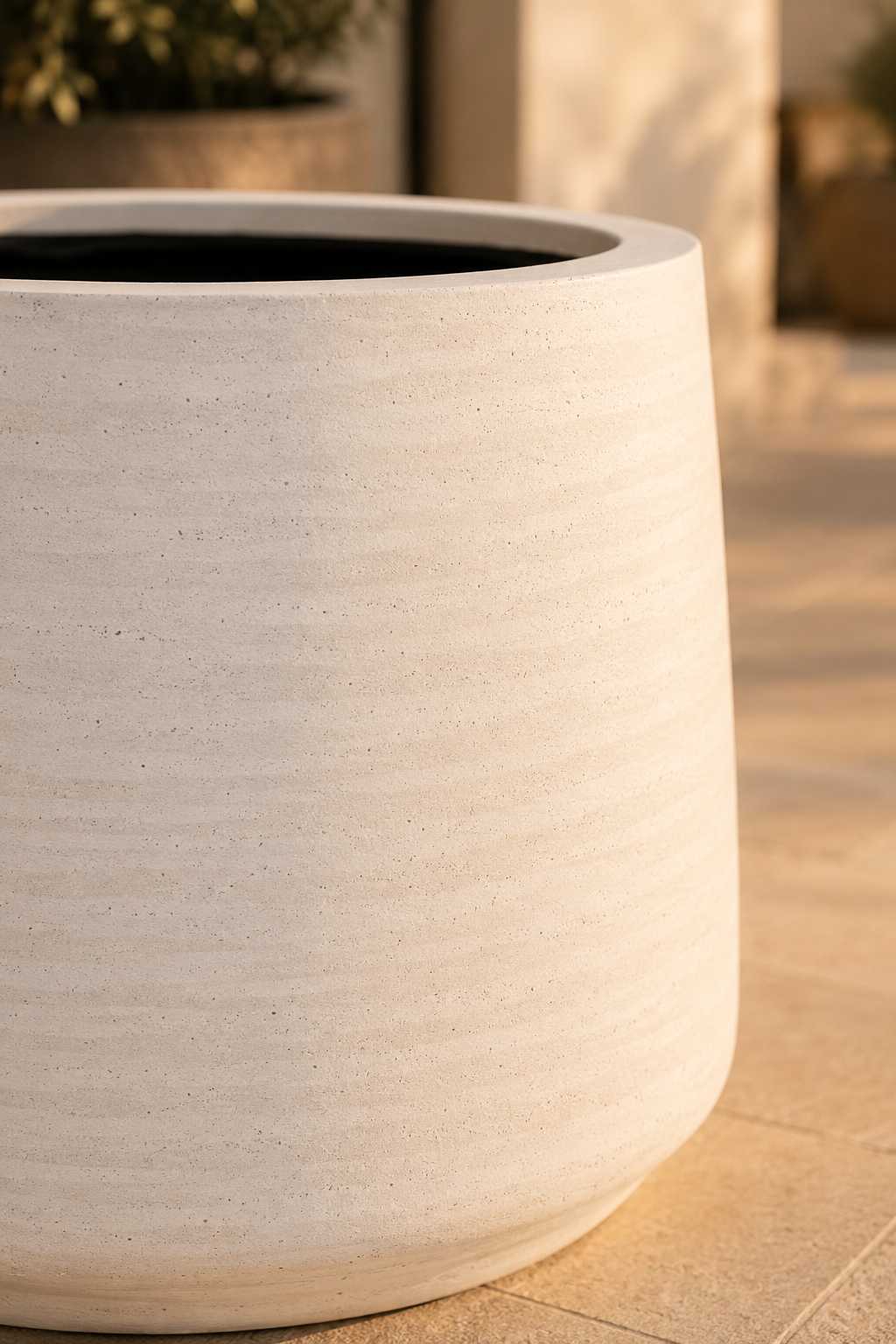 Jumbo Patt Washed Ivory Cachepot